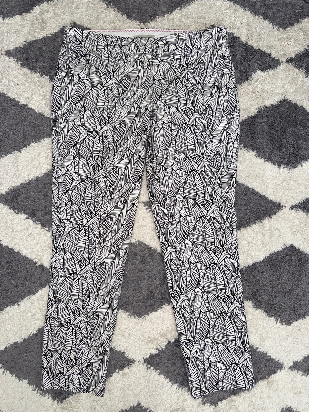 Saint Tropez West Black & White Leaf-Print Cropped Pants size 8